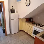شقة Cosic