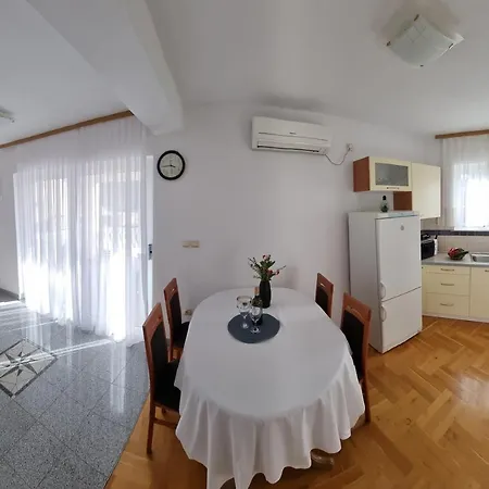 Apartament Cosic