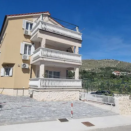 Cosic Apartment