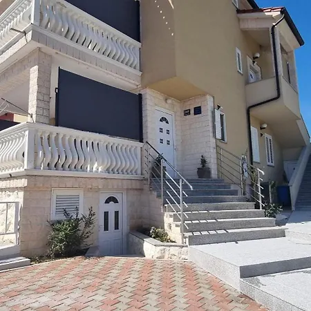 Cosic Apartment Grebastica