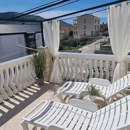 Cosic Apartment *